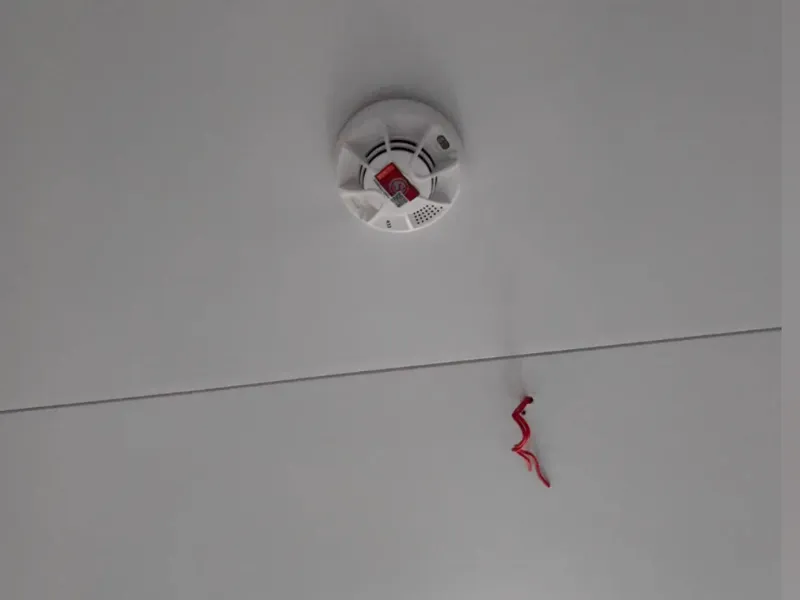 Đầu báo nhiệt xác định chí có lửa và thông báo hệ thống chữa cháy