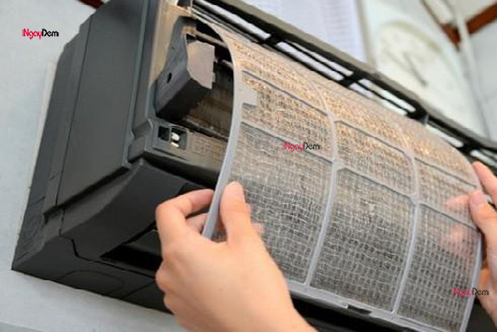 Bụi bẩn bám vào hệ thống lọc 