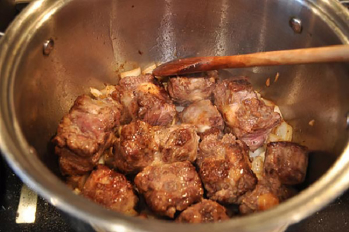 Cách nấu món ăn đuôi bò hầm bia