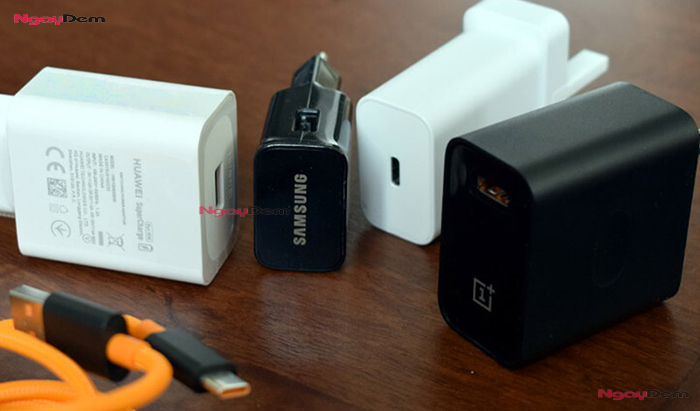 Ảnh hưởng khi sử dụng củ sạc hoặc dây sạc khác hãng tới pin