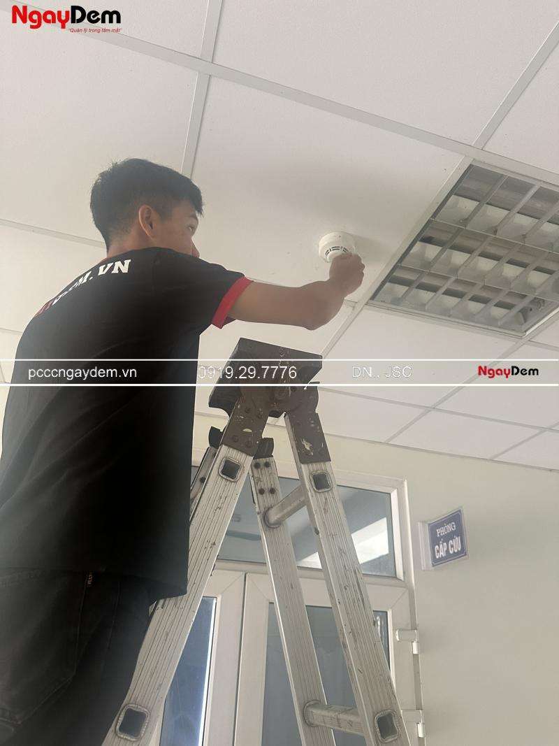 Cách vệ sinh đầu báo khói