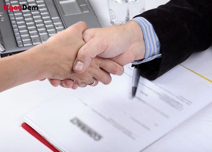 Ký kết hợp đồng với khách hàng