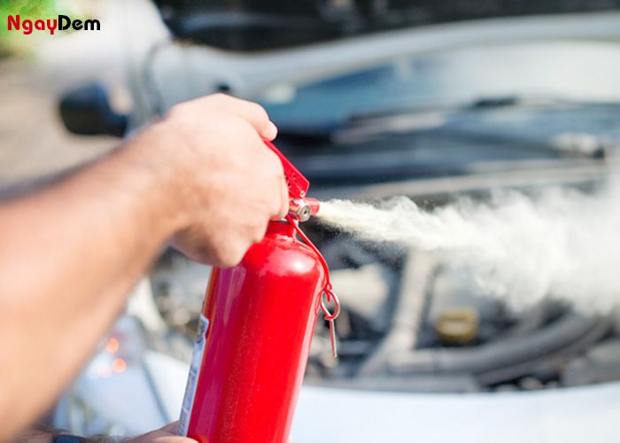 Cách sử dụng bình chữa cháy Ô tô
