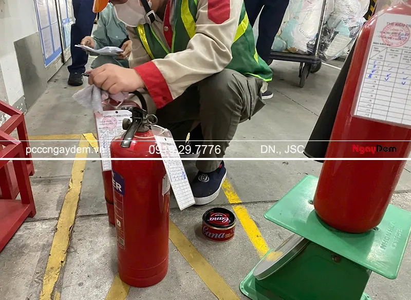 Bảo dưỡng bình chữa cháy tại Thanh Xuân uy tín - nạp sạc giá rẻ