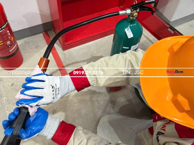 Đến với PCCC Ngày Đêm - dịch vụ bảo dưỡng bình chữa cháy đúng chuẩn và giá rẻ nhất