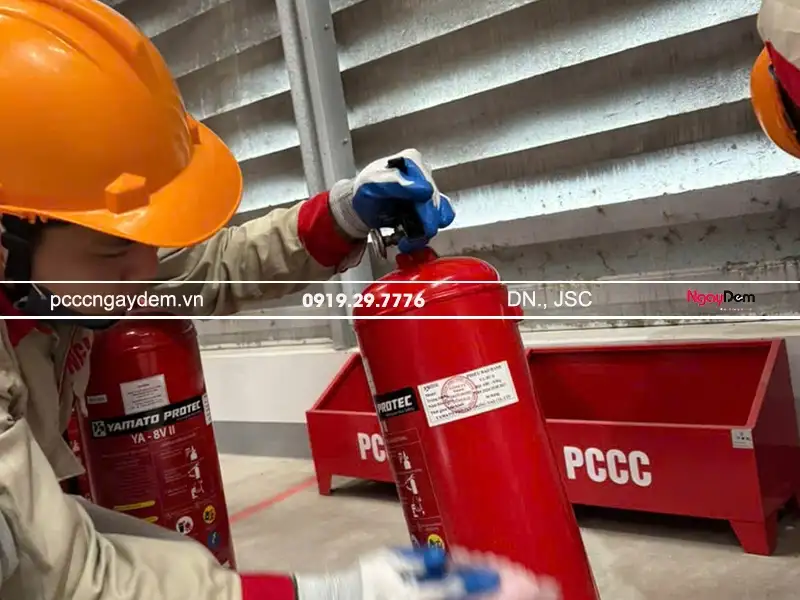 Thực hiện bảo dưỡng bình chữa cháy đúng chuẩn quy trình