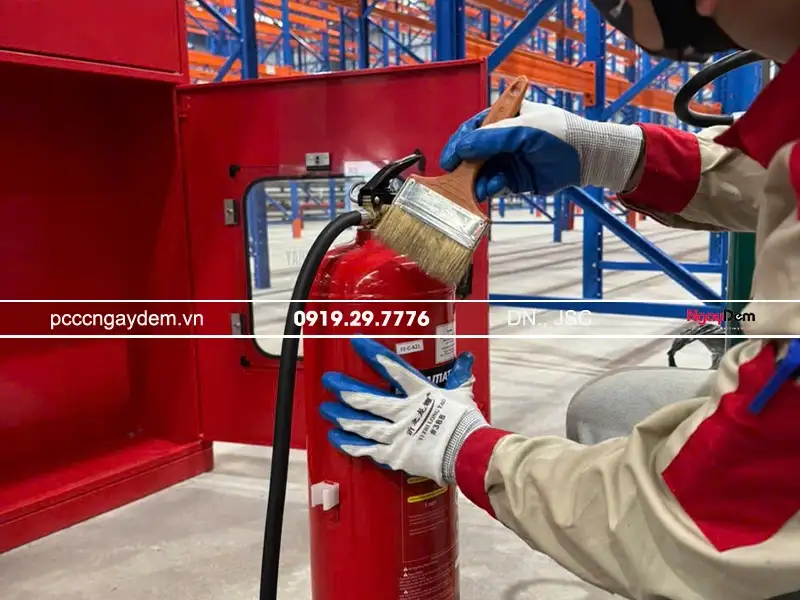Đến với PCCC Ngày Đêm - an tâm chất lương dịch vụ bảo dưỡng bình chữa cháy tại Quốc Oai