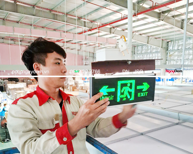 Lắp thêm đèn lối thoát - exit Lắp thêm đèn lối thoát - exit