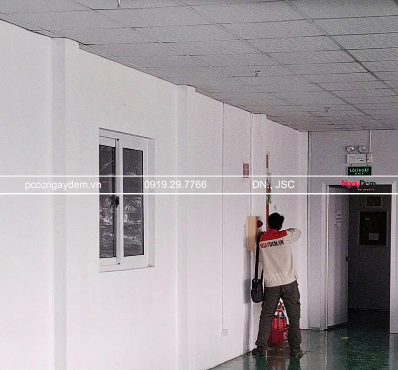 Lắp đặt, sửa thiết bị đèn và cói báo cháy toàn khu vực Lắp đặt, sửa thiết bị đèn và cói báo cháy toàn khu vực