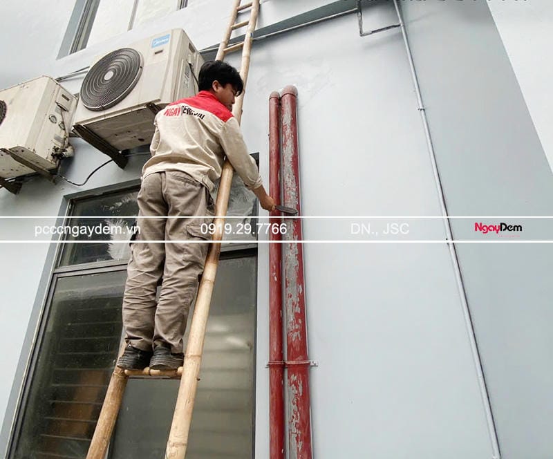 Kiểm tra đường ống PCCC và sơn mới lại Kiểm tra đường ống PCCC và sơn mới lại