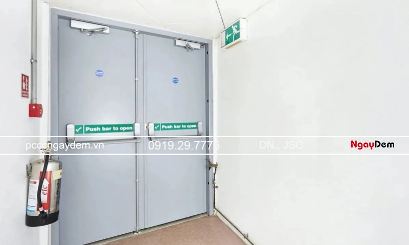 Lối thoát hiểm thông thoáng, có biển chỉ dẫn là điều kiện bắt buộc của hệ thống PCCC