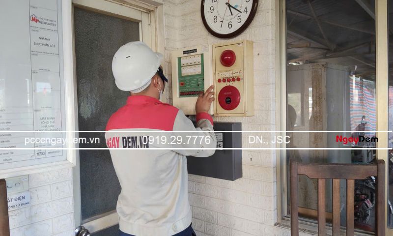 Kiểm tra trước khi bàn giao lại cho chủ rạp phim