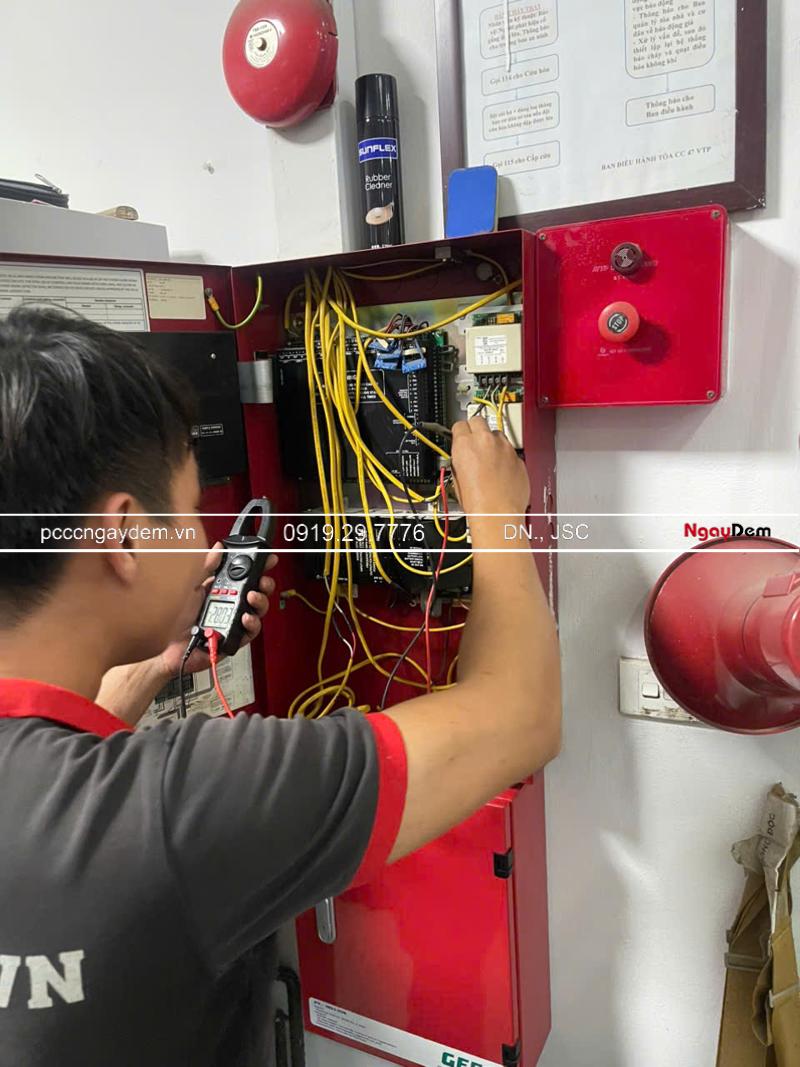Lắp đặt thiết bị truyền tin báo cháy