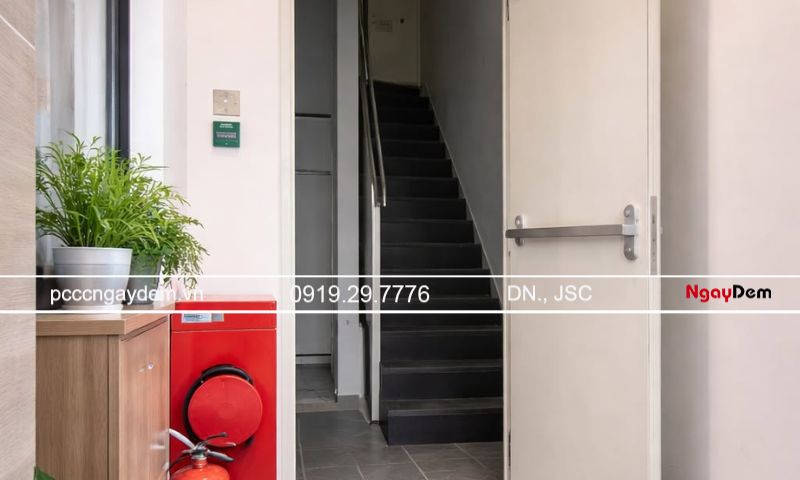 Cửa chống cháy và cửa thoát hiểm