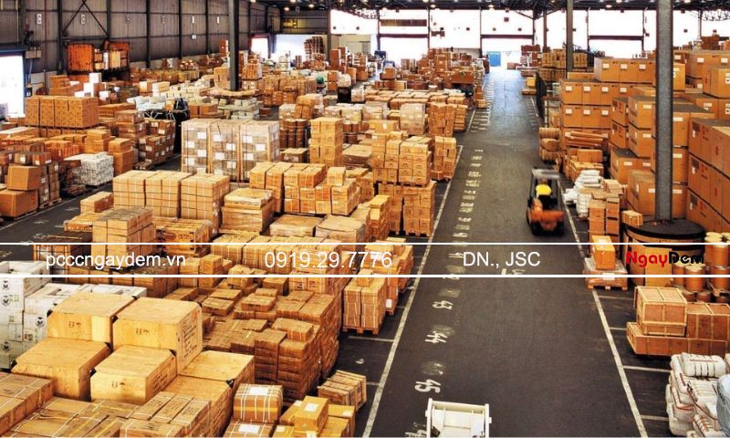 Giải pháp thiết kế PCCC kho hàng chuẩn quy định hiện hành Tải trọng cháy cao do mật độ hàng hóa lớn yêu cầu thiết kế PCCC kho hàng cần tính toán kỹ