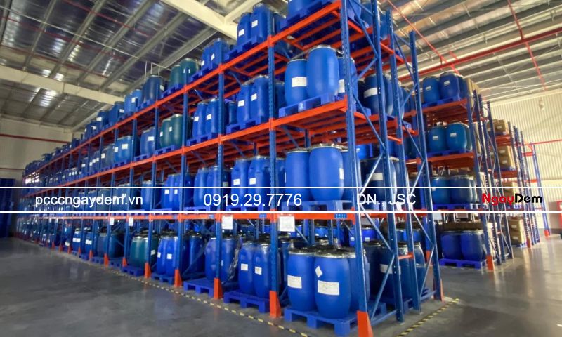 Giải pháp thiết kế PCCC kho hàng chuẩn quy định hiện hành Nhóm hàng cháy nhanh, chất lỏng dễ cháy, hóa chất