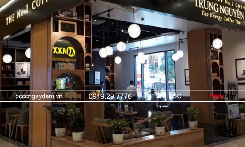Thiết kế PCCC quán cafe, quán trà sữa: Giải pháp an toàn, đạt chuẩn Quán cafe trong trung tâm thương mại
