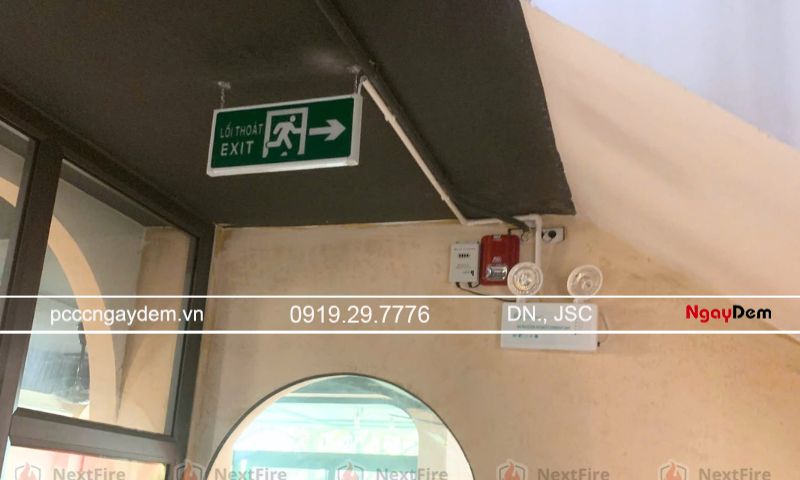 Thiết kế PCCC quán cafe, quán trà sữa: Giải pháp an toàn, đạt chuẩn Tiêu chuẩn kỹ thuật thiết kế PCCC của khu vực cầu thang và lối thoát hiểm
