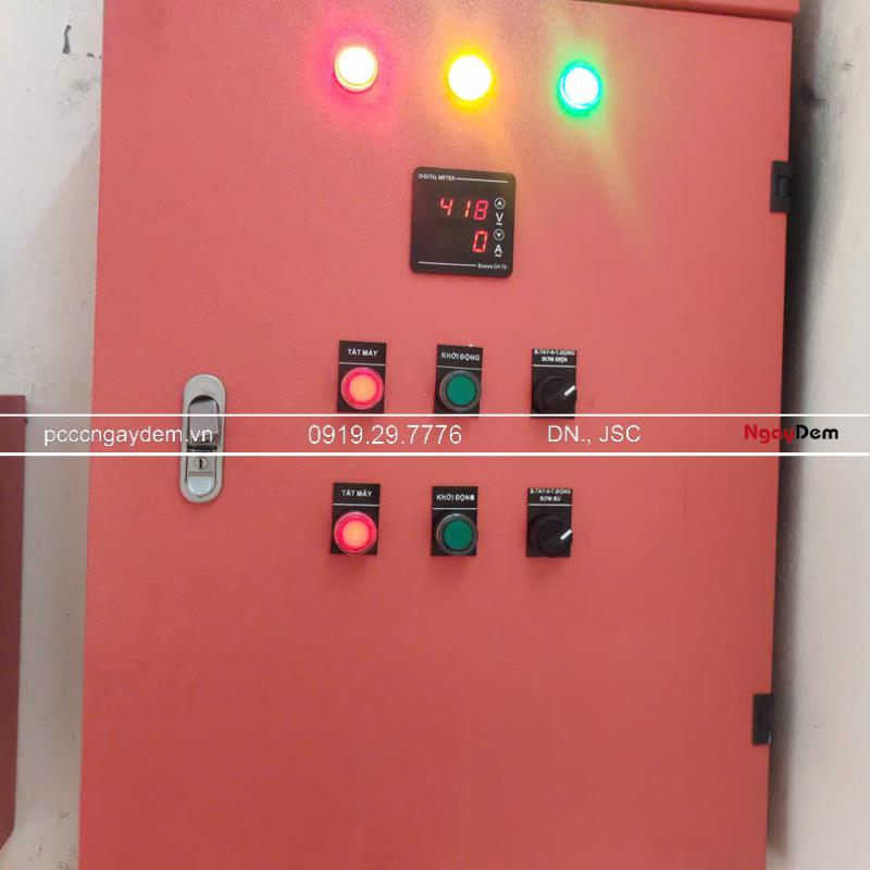Lắp đặt tủ điều khiển máy bơm chữa cháy tại trường THPT Lưu Hoàng Tủ điều khiển máy bơm chữa cháy trước khi lắp đặt