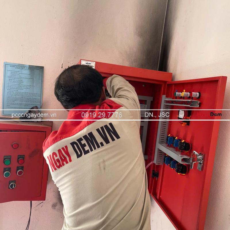 Lắp đặt tủ điều khiển máy bơm chữa cháy tại trường THPT Lưu Hoàng Lắp đặt tủ điều khiển máy bơm chữa cháy