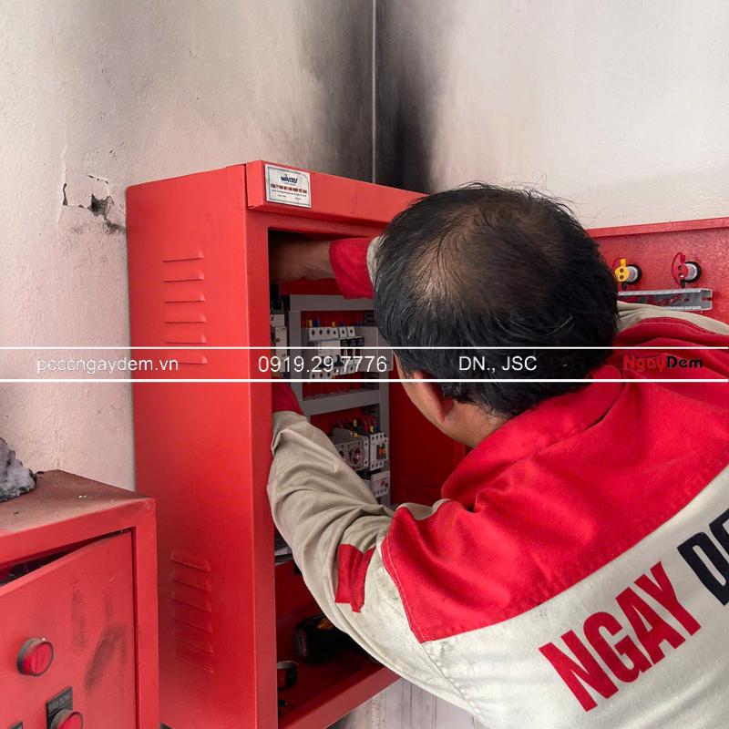 Lắp đặt tủ điều khiển máy bơm chữa cháy tại trường THPT Lưu Hoàng