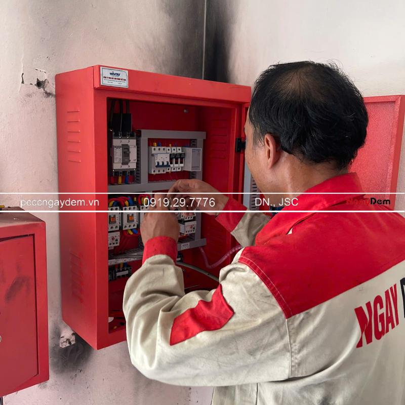 Lắp đặt tủ điều khiển máy bơm chữa cháy tại trường THPT Lưu Hoàng Lắp đặt tủ điều khiển máy bơm chữa cháy