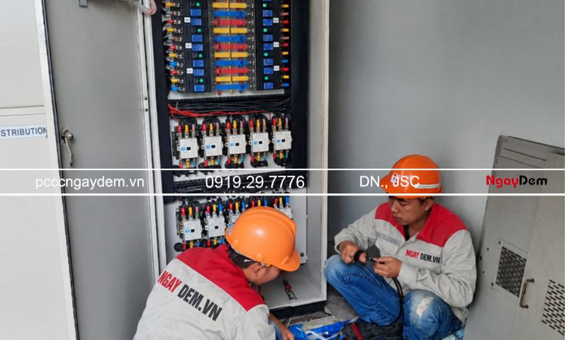Tiêu chuẩn bảo trì PCCC trạm biến áp, trạm điện cao thế bắt buộc phải nắm rõ Kiểm tra phương tiện chữa cháy tại khu vực thiết bị đóng cắt và tủ điện