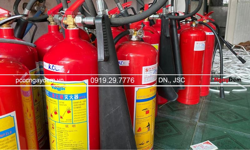 Bình chữa cháy CO2 là gì? Cấu tạo và cách sử dụng hiệu quả Những lưu ý an toàn khi sử dụng bình chữa cháy CO2