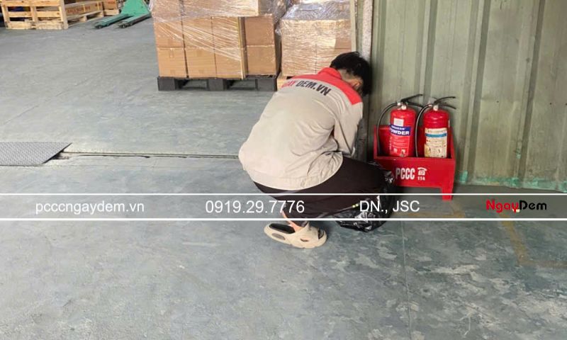 Bột chữa cháy là chất gì? Thành phần và công dụng và cách dùng Dịch vụ nạp sạc và bảo trì bình chữa cháy tại PCCC Ngày Đêm