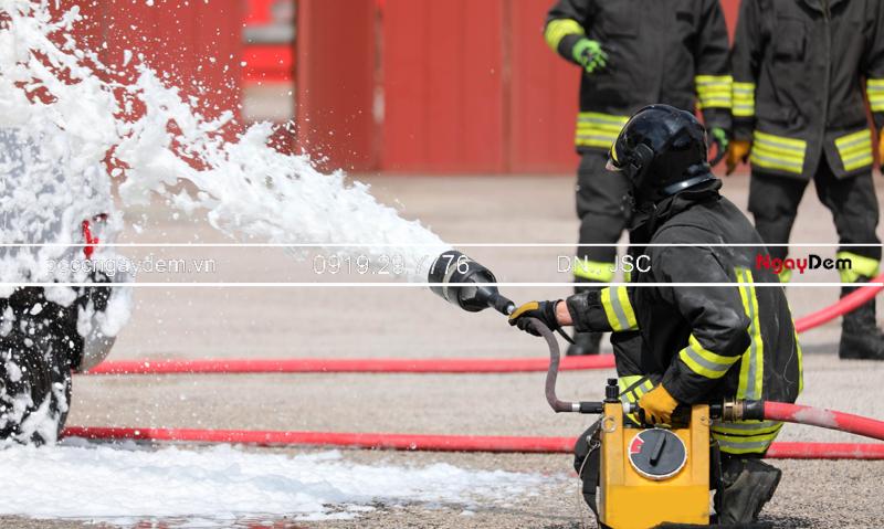 Bọt chữa cháy là gì? Phân loại, nguyên lý hoạt động và ứng dụng Bọt chữa cháy là gì