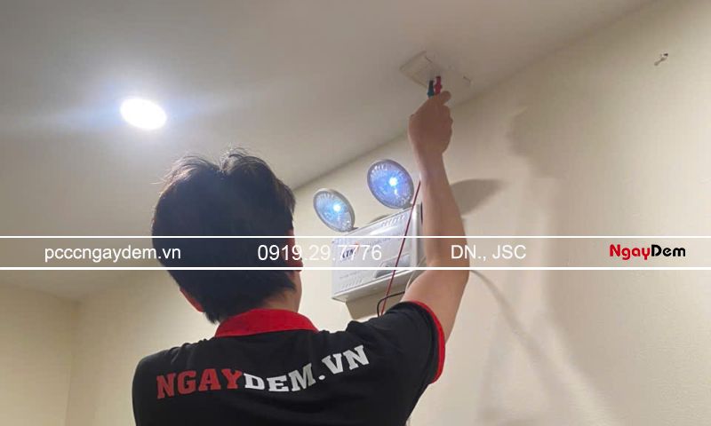Khoảng cách đèn chiếu sáng sự cố bao nhiêu là đúng tiêu chuẩn? PCCC Ngày Đêm - Thi công hệ thống PCCC đạt chuẩn mọi quy định