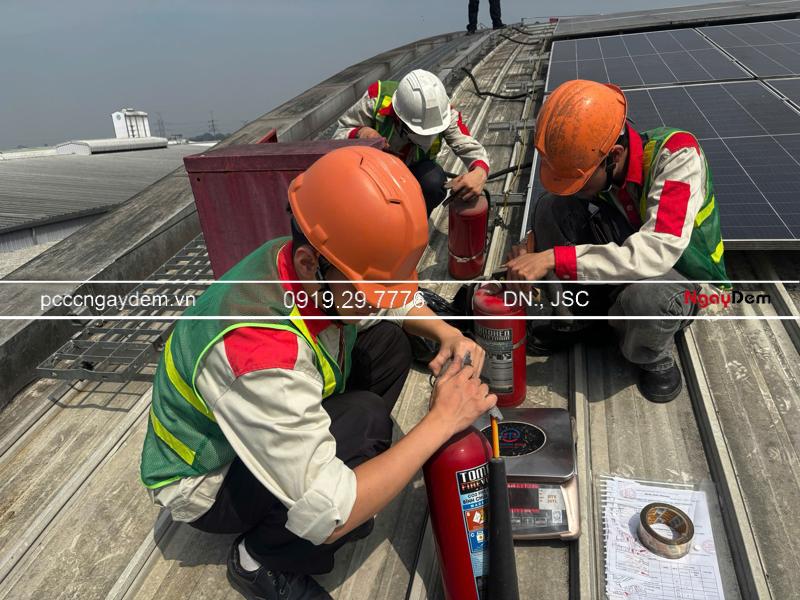 Bảo trì PCCC cho nhà máy sản xuất dược phẩm Abipha, KCN Phú Nghĩa Nạp sạc bình chữa cháy định kỳ