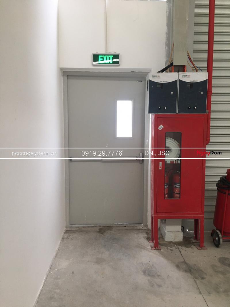 Quy định về cửa thoát hiểm trong công tác phòng cháy chữa cháy Quy định về chiều cao cửa thoát hiểm
