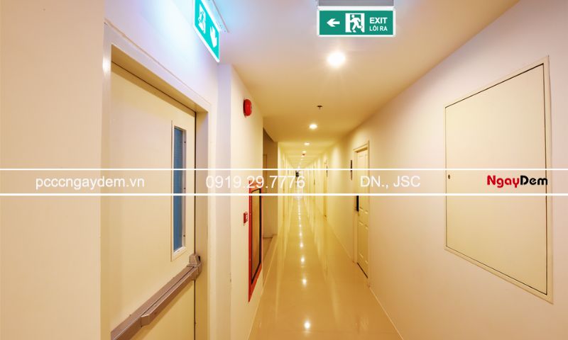 Bố trí lối thoát nạn tại khu vực văn phòng, phòng kỹ thuật và khu phụ trợ
