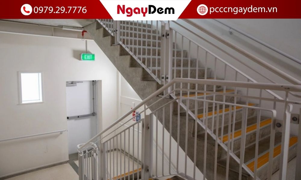 Tiêu chuẩn, Quy định về thang thoát hiểm trong PCCC theo QCVN 06 BXD Quy định về thang thoát hiểm trong PCCC