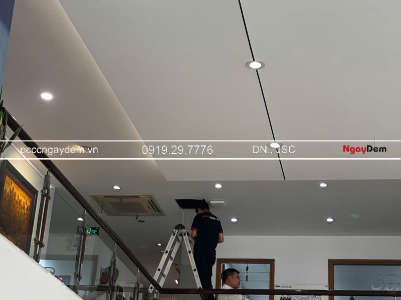 Bảo trì hệ thống PCCC Showroom Ô tô Thanh Xuân Ford, Hà Nội trọn gói Bảo dưỡng đầu báo cháy tại Showroom Oto